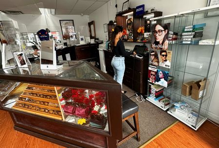 tagreuters.com2025binary_LYNXMPELAB0JJ-VIEWIMAGE