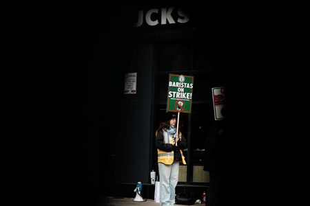 tagreuters.com2025binary_LYNXMPELAC0Z8-VIEWIMAGE