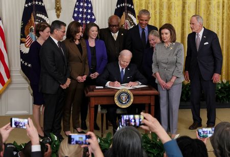 tagreuters.com2025binary_LYNXMPELAN0YF-VIEWIMAGE