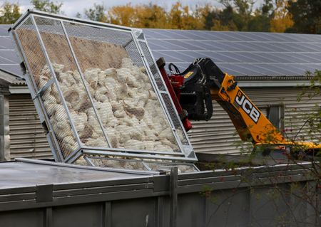 tagreuters.com2025binary_LYNXMPELBA0LD-VIEWIMAGE