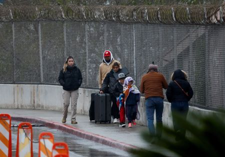 tagreuters.com2025binary_LYNXNPEL0J0WE-VIEWIMAGE