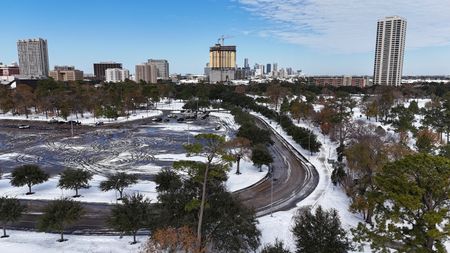 tagreuters.com2025binary_LYNXNPEL0L0NS-VIEWIMAGE