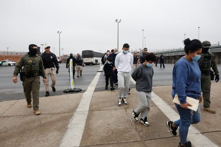 tagreuters.com2025binary_LYNXNPEL0R0WA-VIEWIMAGE