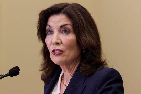 tagreuters.com2025binary_LYNXNPEL1H024-VIEWIMAGE