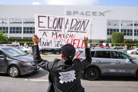 tagreuters.com2025binary_LYNXNPEL2018W-VIEWIMAGE