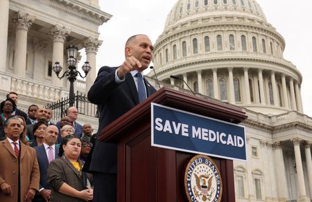 tagreuters.com2025binary_LYNXNPEL2104X-VIEWIMAGE