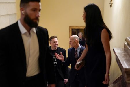 tagreuters.com2025binary_LYNXNPEL240ZR-VIEWIMAGE