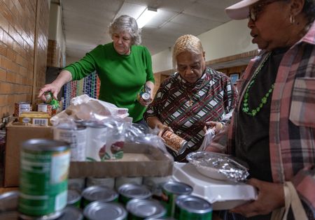 tagreuters.com2025binary_LYNXNPEL2O0E1-VIEWIMAGE