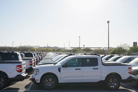 tagreuters.com2025binary_LYNXNPEL2Q025-VIEWIMAGE