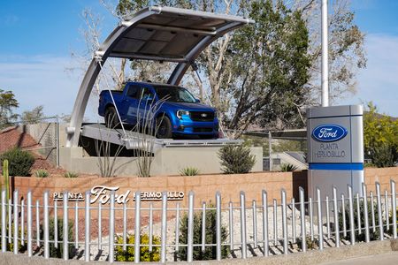 tagreuters.com2025binary_LYNXNPEL2Q026-VIEWIMAGE