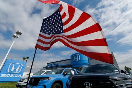 tagreuters.com2025binary_LYNXNPEL2Q13P-VIEWIMAGE