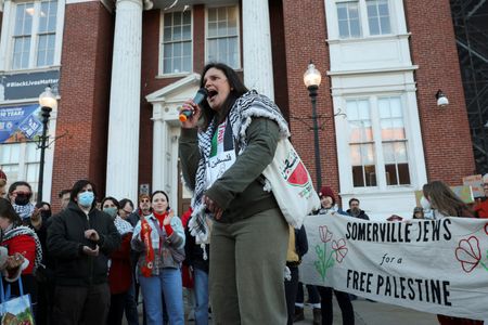 tagreuters.com2025binary_LYNXNPEL2S00Q-VIEWIMAGE