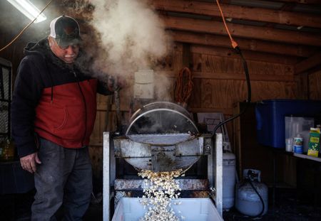 tagreuters.com2025binary_LYNXNPEL2S0CS-VIEWIMAGE