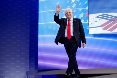 tagreuters.com2025binary_LYNXNPEL30192-VIEWIMAGE