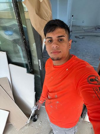 tagreuters.com2025binary_LYNXNPEL301ZX-VIEWIMAGE