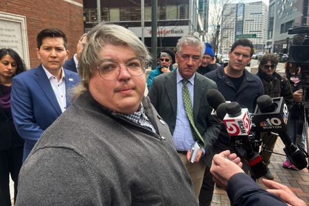 tagreuters.com2025binary_LYNXNPEL390W2-VIEWIMAGE