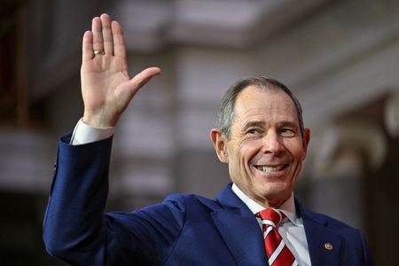 tagreuters.com2025binary_LYNXNPEL39122-VIEWIMAGE