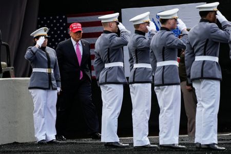 tagreuters.com2025binary_LYNXNPEL4N07V-VIEWIMAGE