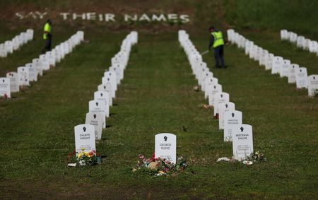 tagreuters.com2025binary_LYNXNPEL4O03V-VIEWIMAGE