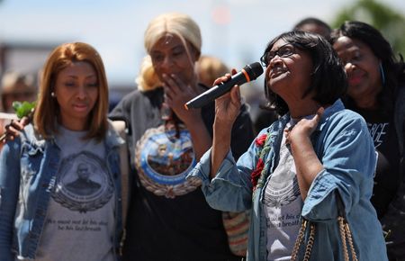 tagreuters.com2025binary_LYNXNPEL4O03Z-VIEWIMAGE