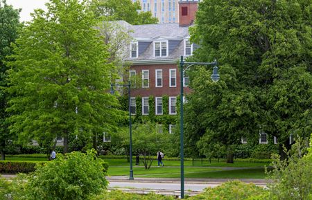 tagreuters.com2025binary_LYNXNPEL4P0FB-VIEWIMAGE