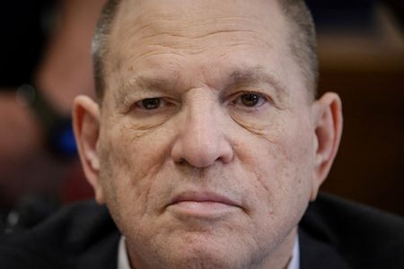 tagreuters.com2025binary_LYNXNPEL520RV-VIEWIMAGE