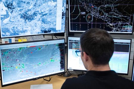 tagreuters.com2025binary_LYNXNPEL520TJ-VIEWIMAGE