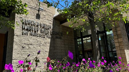 tagreuters.com2025binary_LYNXNPEL5300V-VIEWIMAGE