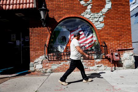 tagreuters.com2025binary_LYNXNPEL8712H-VIEWIMAGE