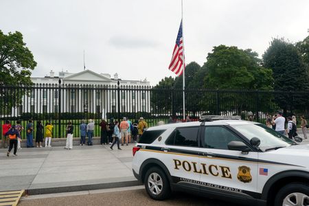 tagreuters.com2025binary_LYNXNPEL8B019-VIEWIMAGE