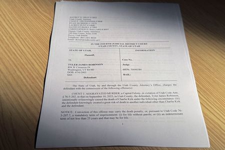 tagreuters.com2025binary_LYNXNPEL8F0Z4-VIEWIMAGE