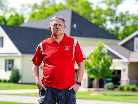 tagreuters.com2025binary_LYNXNPEL950EG-VIEWIMAGE