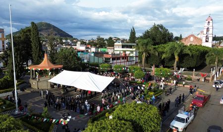 tagreuters.com2025binary_LYNXNPEL9A03D-VIEWIMAGE