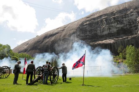 tagreuters.com2025binary_LYNXNPEL9A03H-VIEWIMAGE