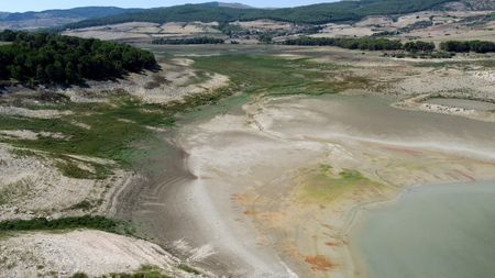 tagreuters.com2024binary_LYNXMPEK7Q06V-VIEWIMAGE