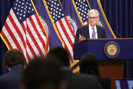 tagreuters.com2025binary_LYNXMPEL9S12N-VIEWIMAGE