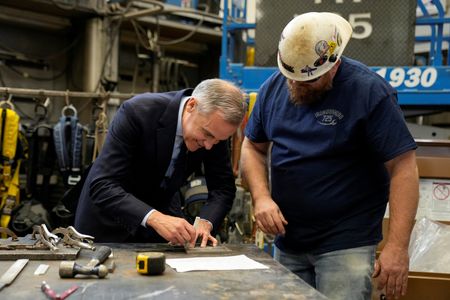 tagreuters.com2025binary_LYNXMPELAR0TA-VIEWIMAGE