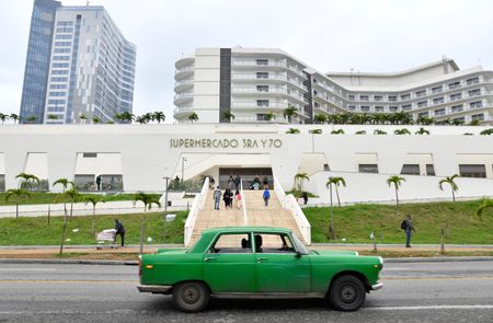 tagreuters.com2025binary_LYNXNPEL0N0HT-VIEWIMAGE