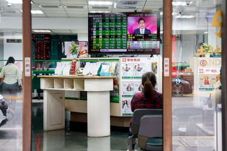 tagreuters.com2025binary_LYNXNPEL36029-VIEWIMAGE