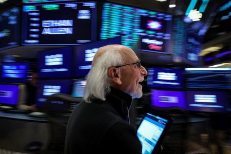 tagreuters.com2025binary_LYNXNPEL3905B-VIEWIMAGE