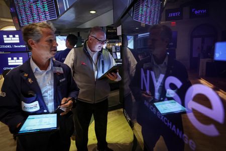 tagreuters.com2025binary_LYNXNPEL4S06S-VIEWIMAGE