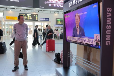 tagreuters.com2025binary_LYNXNPEL5303R-VIEWIMAGE