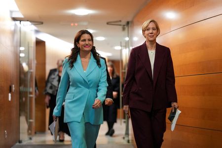 tagreuters.com2025binary_LYNXNPEL8N024-VIEWIMAGE