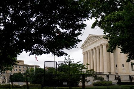 tagreuters.com2022binary_LYNXMPEI8P0BV-VIEWIMAGE