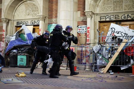 tagreuters.com2024binary_LYNXMPEK410QG-VIEWIMAGE