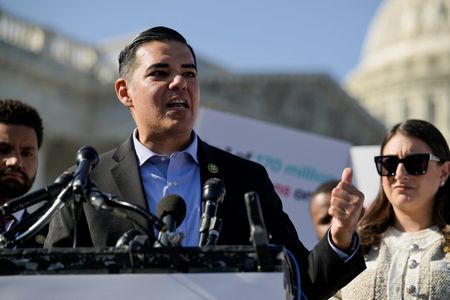 tagreuters.com2025binary_LYNXMPEL3K0KE-VIEWIMAGE