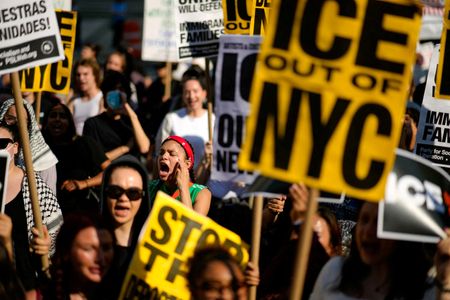 tagreuters.com2025binary_LYNXMPEL5A004-VIEWIMAGE