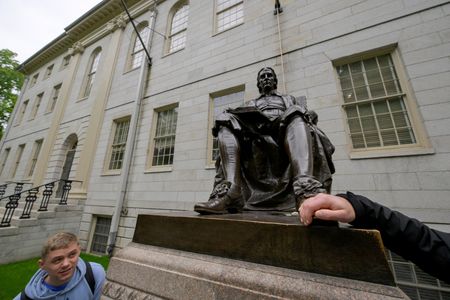 tagreuters.com2025binary_LYNXMPEL5J113-VIEWIMAGE