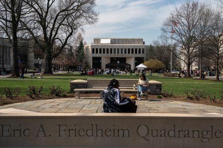 tagreuters.com2025binary_LYNXNPEL2Q0HE-VIEWIMAGE