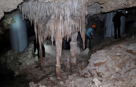 tagreuters.com2024binary_LYNXMPEK1602E-VIEWIMAGE